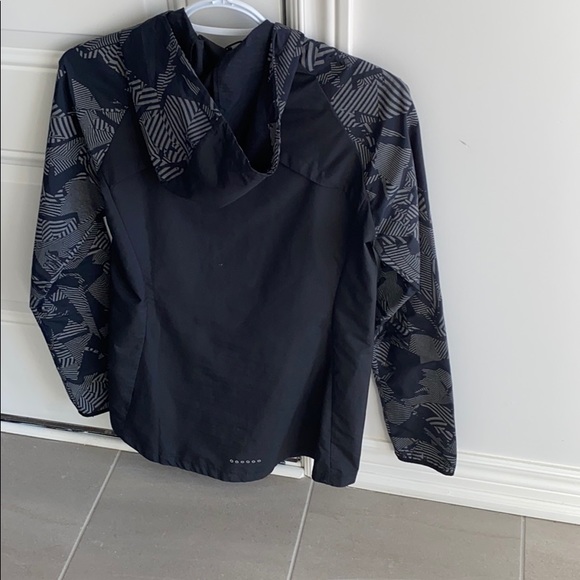 NIKE Windbreaker Jacket - Picture 5 of 8